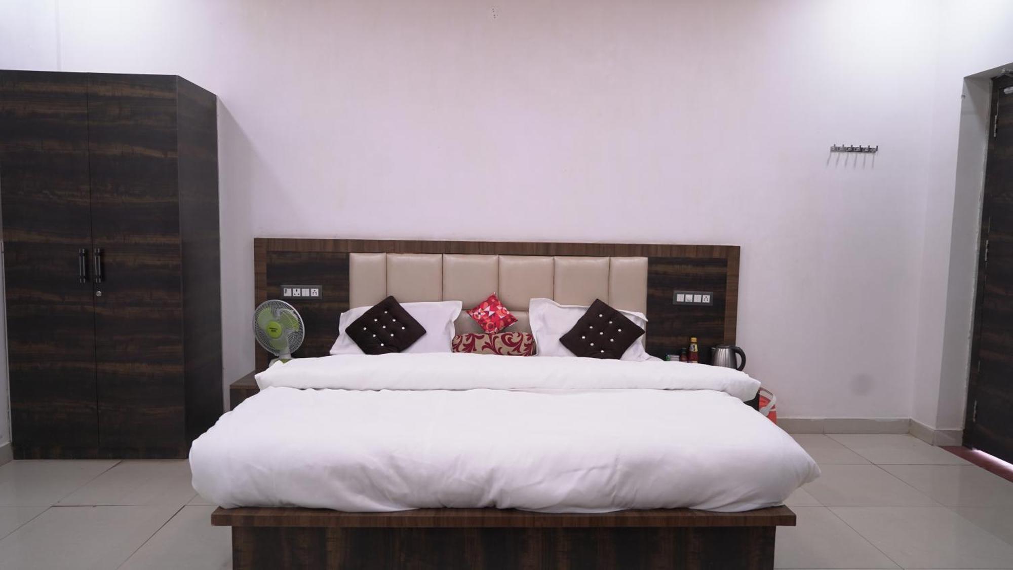 Rajmahal Resort Banquet Hall And Hotel 巴特那 外观 照片